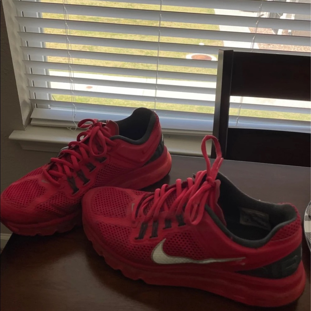 Nike air max red and black